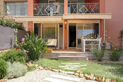 Image de détendez-vous dans un jardin privé pour deux personnes