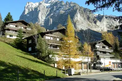 Image de paysage diversifié alpin, endroit calme, imposant décor de montagne