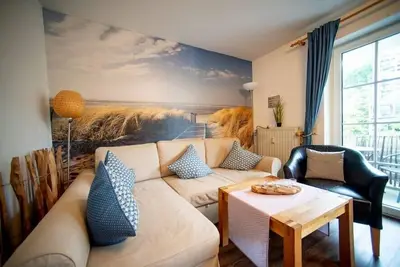 Image de Haus Scharhörn Apartment 12 (The Coastal Cabin), non-fumeur, WiFi, balcon, chaise de plage sur la plage (en saison)