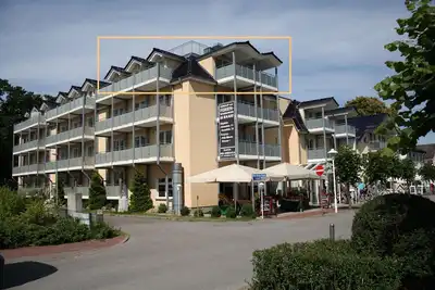 Image de Appartement en bord de mer avec vue sur la mer, chaise de plage au bord de la mer, parking Ă la maison