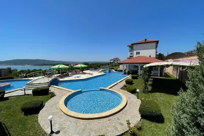 Image de Bbs52: Apartment, Byala Black Sea Resort: seaview, 2 Bedr. , balcon, pool, airc. w\/c