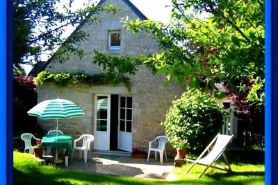 Image de Gîte de caractère en pierres dans le bourg de Loctudy, jardin clos