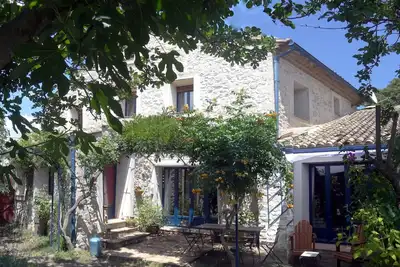 Image de Grande maison de village independante avec jardin