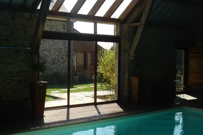 Gite Du Mont Joly  av piscine couverte  chauffée  12 pers, proche St Malo Dinan