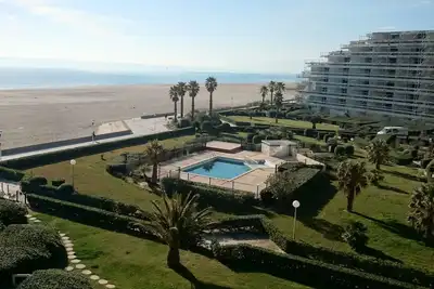 Image de Appartement front de mer immeuble de standing Canet Sud, parking et Wifi gratuit