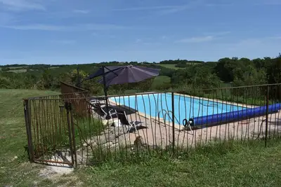 Image de Corps de ferme avec dépendance, piscine chauffée, propriété isolée, parc naturel