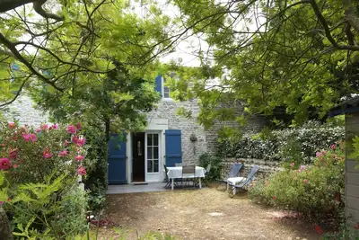 Image de Le charme de la pierre: Maison et jardin, à 10' de l'océan, Internet