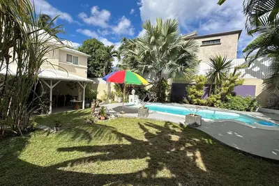 Image de Grande maison moderne près de la plage de Mon Choisy et proche commerces