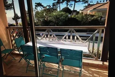Image de Appartement en bord de plage avec piscine et tennis