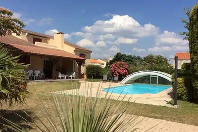 Image de Villa de charme, magnifique terrain arboré. Piscine, wifi. Classée 4 étoiles