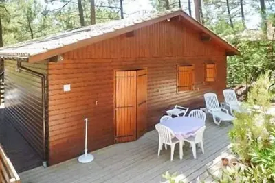 Image de Maison-Chalet au calme dans pinède, pour 6 personnes, 2 chambres, tout équipé