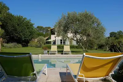 Image de En pleine campagne, mais à 650 m du centre d'Uzès, luxueuse villa avec piscine