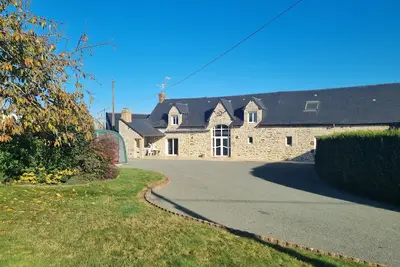 Image de Gite de campagne pour 14 personnes avec piscine chauffée et couverte + spa
