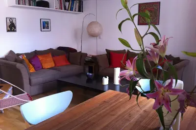 Image de Appartement de charme ensolleillé dans immeuble et quartier agréable