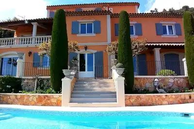 Appt  climatisé dans Villa de charme domine le Grandiose Panorama Côte d'Azur.
