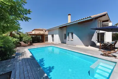 Image de Villa 9 pers 500 m de la Mer - Piscine Chauffee - Terrasse Teck - Calme