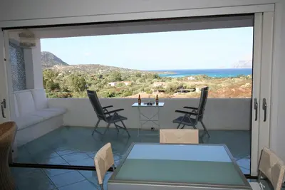 Image de Luxueux et agréable appartement 120m2, avec vue magnifique et accès direct mer.