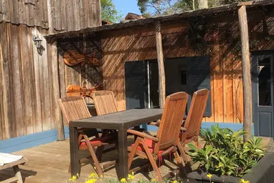 Image de Idealement située, à 100 m du lac du moutchic! Villa au calme, et confortable.