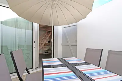 Image de Le Clos des Flots - Jolie maison avec patio privé proche de la plage - La Flotte