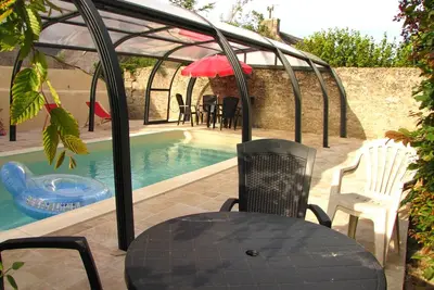 Image de maison confortable piscine privative couverte chauffée 28°C 600 m plages de sabl