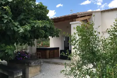 Image de Gîte du Petit Mandon-Arles-Crau-Camargue: une maison pour 5 personnes avec spa