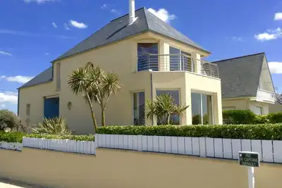 Image de Front de Mer, Vue Fantastique 180° sur la Mer, Haut Standing, Cour, Jardin Privé