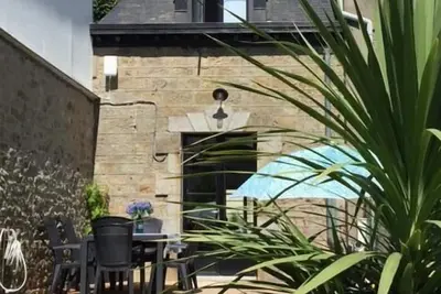 Image de Maison De Charme Dinard avec jardin, terrasse, patio. Proche plages