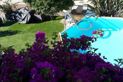 Image de Villa 130m2, piscine, 5 ch, 500m des plages et tous commerces, vue mer, au calme.