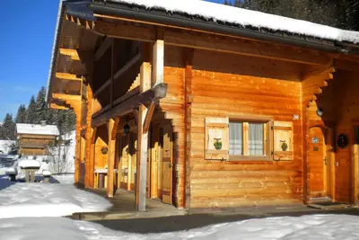 Image de Chalet bois tout confort avec terrasse - Idéal vacances en famille ou entre amis