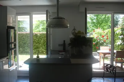 Image de Très bel appartement en rez de jardin proche lac et magasins - 1 chambre \/2 pers