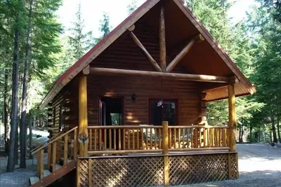 Sha Ours Chalet, sur le calme Yaak River ~, Cabine Romantique Capacité jusqu'à 4