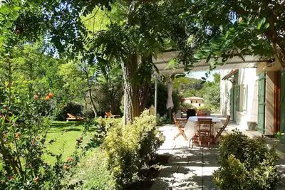 Image de Ancien Mas provençal plein de charme. 4200m² clôturés. Piscine