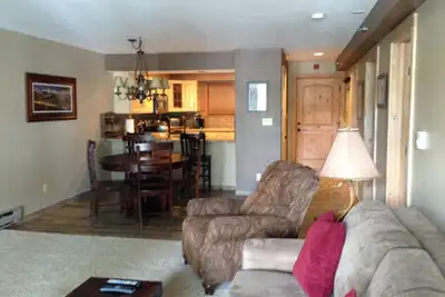 Image de Super endroit! Condo 2 Bdrm / 2 Bains. Promenade facile à la rue Main et aux remontées mécaniques