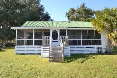 Image de Waterfront direct w \/ quai privé! maison de pêcheur à Sunbury-environs de Savannah