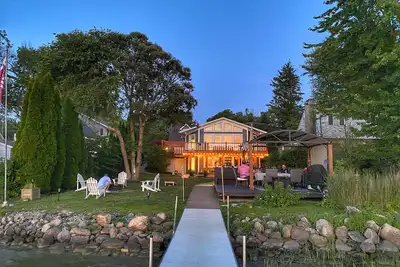 Image de Sunset Lake Home-Spa / Vélos / Paddle Board / Kayaks / Feux / Island Raft