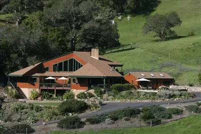 Image de Slo County's Finest Destination Luxury Ranch Retreat \/ 8br \/ 7b \/ 20yd lapPool \/ Tennis