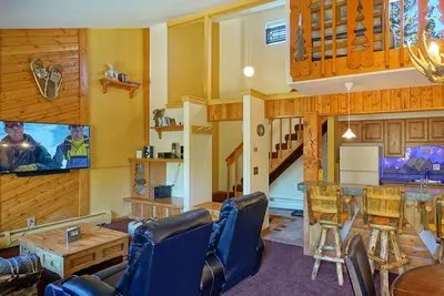 Image de Promenade facile aux remontées mécaniques et au centre-ville de Breckenridge -Lg Loft