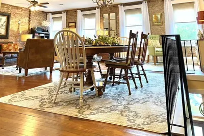 Image de Loft exquis avec le centre-ville de Hendersonville Ă vos pas!
