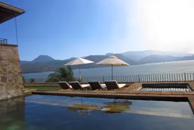 Image de El Beneficio, esplendida villa a la orilla del lago, extraordinaria ubicación
