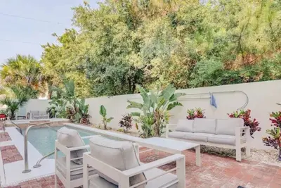Image de Incroyable 3/2. 5 Beach Condo avec piscine privée et ascenseur