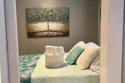 Image de Pittoresque et charmante 1 chambre dans le bâtiment historique est Downtown Seward