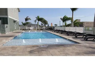 Image de Bienvenue dans votre maison loin de chez vous! Parc aquatique Waves Resort Ă quelques pas.