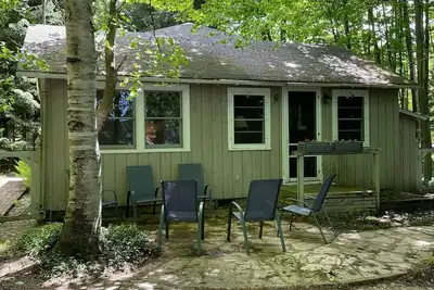 Image de Chalet abordable sur le lac Big Glen! Animaux Ok. Location 3 jours Ă l'automne