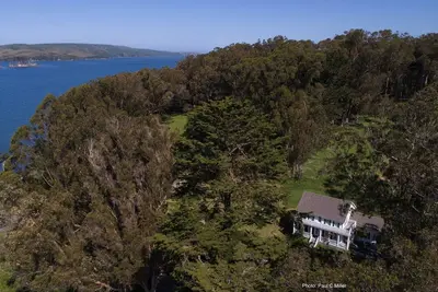 Image de Straus Home Ranch: \"Ă€ couper le souffle\", \"Superbe\" \"Charmante\" maison sur la baie de Tomales