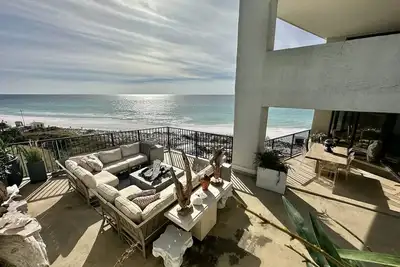 Image de Luxury Oceanfront Retreat à Sandestin, entièrement rénové avec de superbes équipements