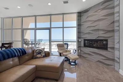 Image de Incroyable nouveau 4br / 3ba Beach Front Town Home / 12 personnes avec bain à remous et piscine (s)