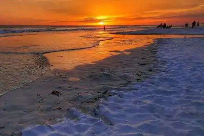 Image de Condo en bord de mer sur la magnifique plage de sable blanc de Panama City Beach!