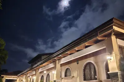 Image de Une belle villa, piscine et jacuzzi supplémentaire, 5 ou 7 chambres à votre choix