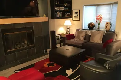 Image de Condo récemment rénové à Squaw Valley, à proximité du ski, de la randonnée, du vélo, et plus