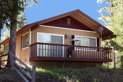 Image de Priest Lake Cozy Cabin avec des aménagements modernes - hiver ou été
